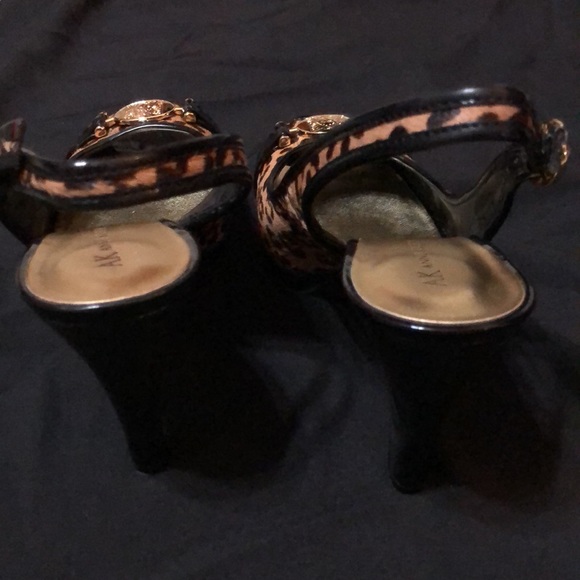 New Anne Klein Leopard Peep Toe Sandals - Picture 3 of 6